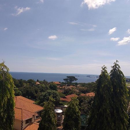 Discovery Courts Hotel Entebbe Esterno foto