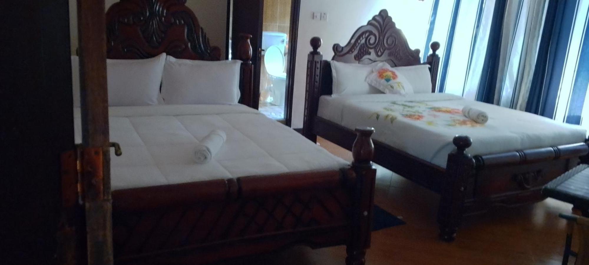 Discovery Courts Hotel Entebbe Esterno foto
