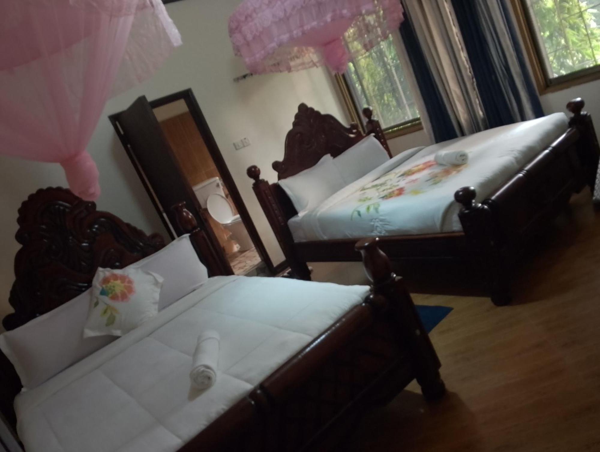 Discovery Courts Hotel Entebbe Esterno foto